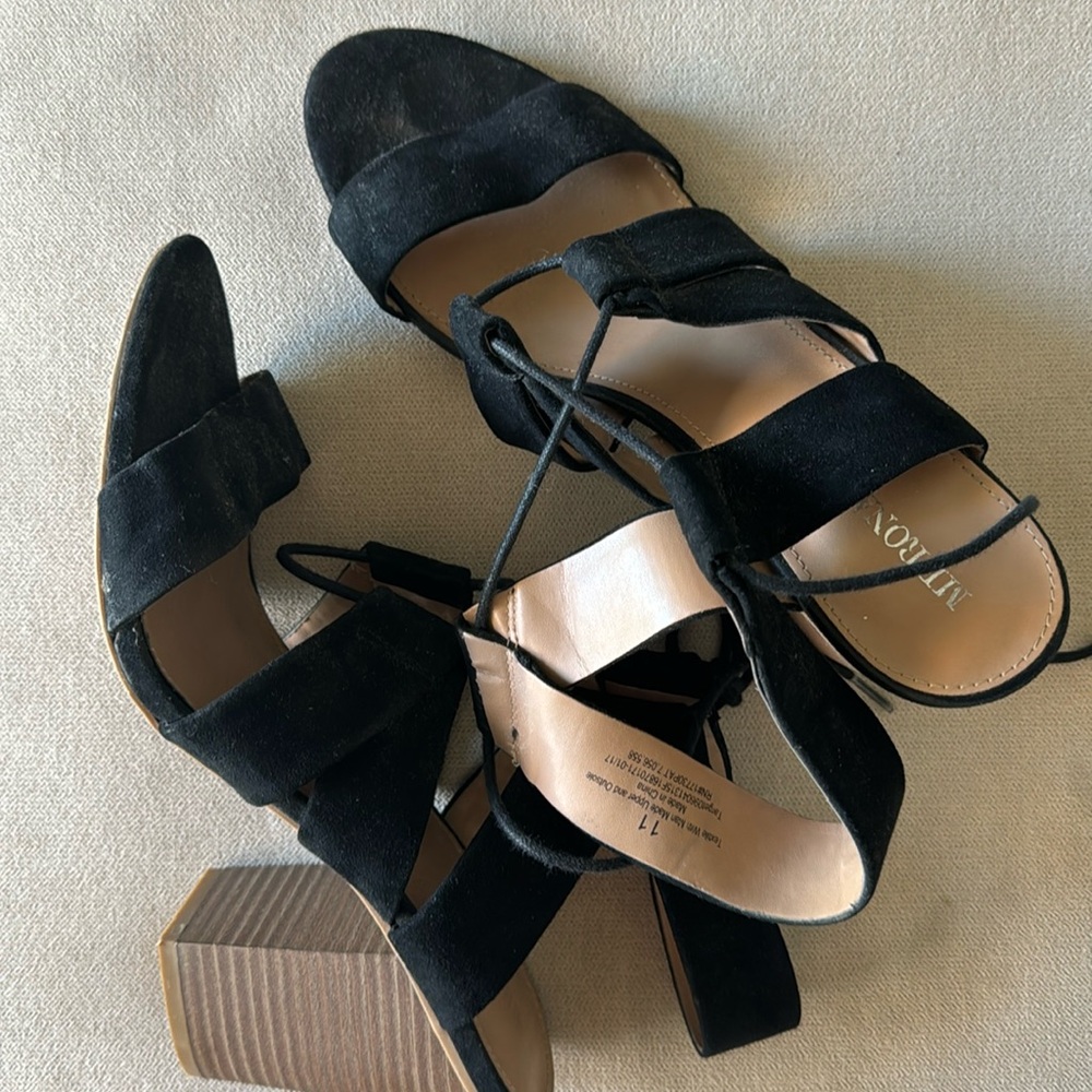 BLACK HEELS